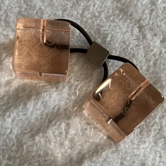 Louis Vuitton Cube Hair Tie – Pink Resin - Picture 4 of 4